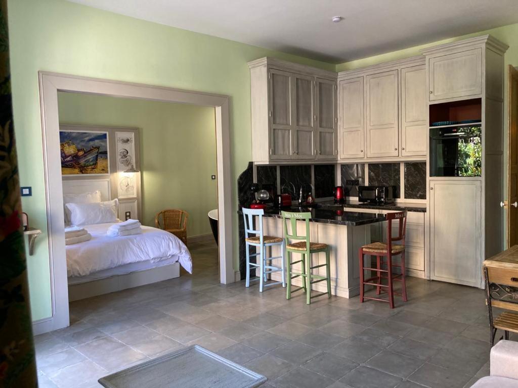 Mes A Moi In Pezenas - Appartements De Charme - Baignoire Balneo Экстерьер фото